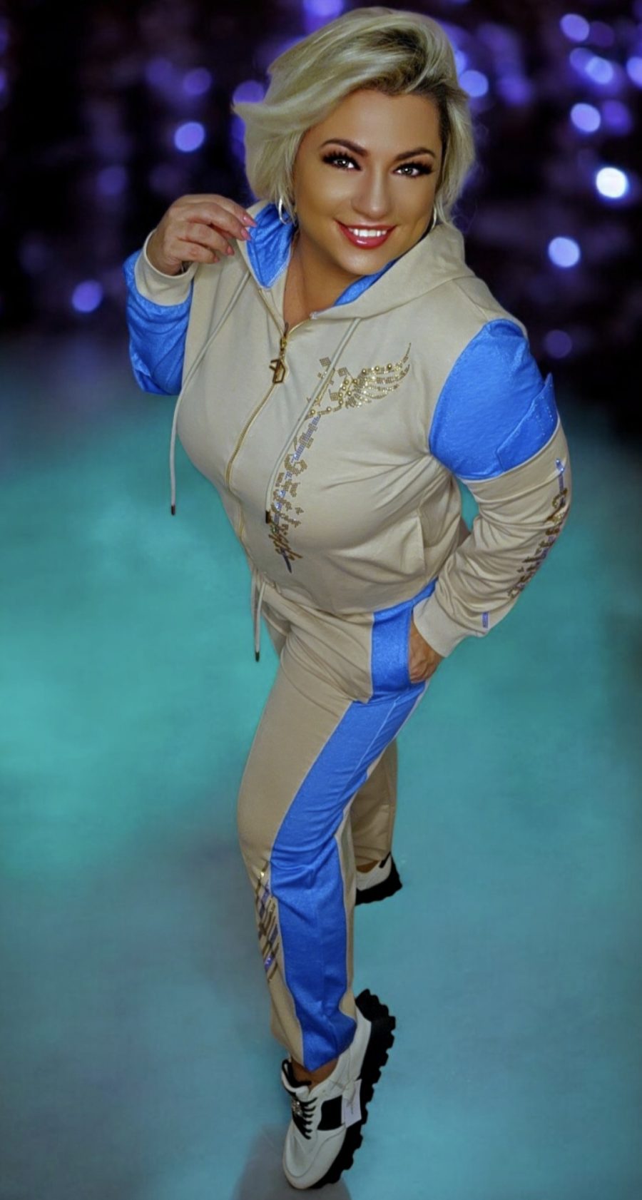 AMAIZING  BEIGE TRACKSUIT WITH CRYSTALS